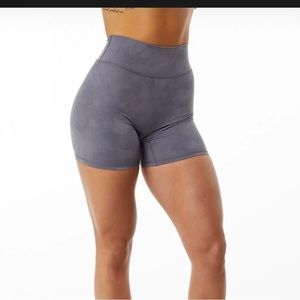 Alphalete Alphalux wonder 6” shorts in misty lilac